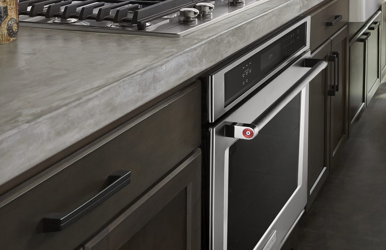 KitchenAid in-wall ovens mean there’s more to make.